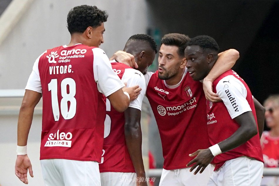 他深刻地体 他深刻地体